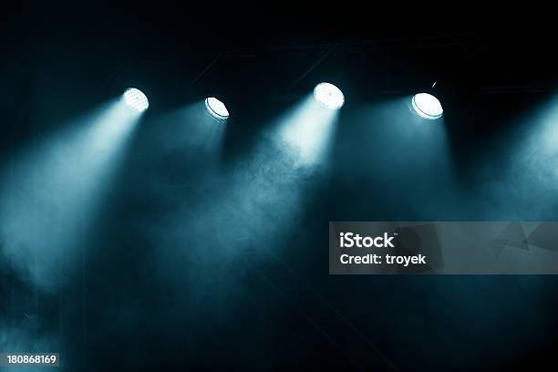 Bühne Lichter Stockfoto und mehr Bilder von Bühnenscheinwerfer - Bühnenscheinwerfer, Aufführung, Beleuchtet