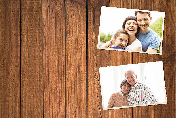 polaroid na drewno-rodziny - instant camera instant print transfer camera film clothespin zdjęcia i obrazy z banku zdjęć