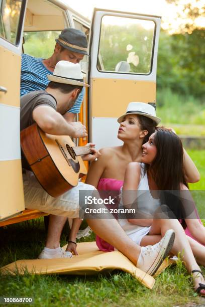 Diversão De Verão - Fotografias de stock e mais imagens de Divertimento - Divertimento, Férias, Verão