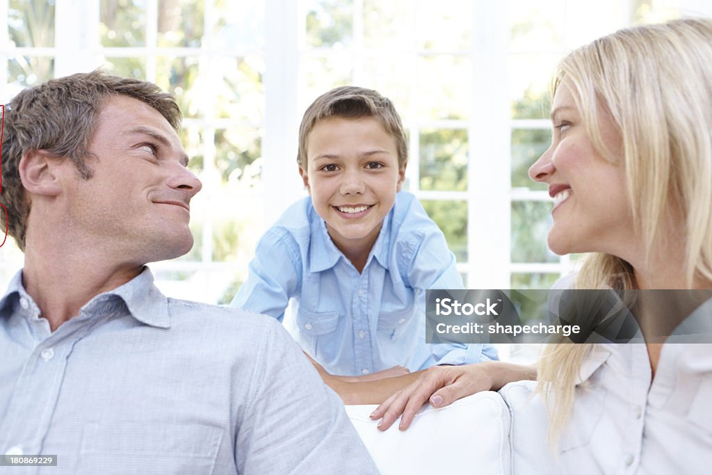 Estamos muito orgulhosos do nosso filho - Foto de stock de Aconchegante royalty-free