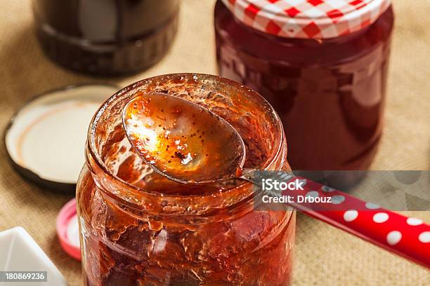 Mermelada De Fresa Foto de stock y más banco de imágenes de Alimento - Alimento, Color - Tipo de imagen, Cristal - Material