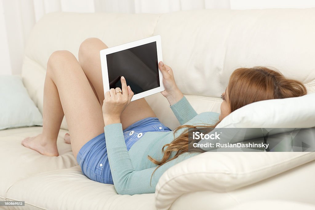 Junge Frau mit modernen tablet PC. - Lizenzfrei Am Telefon Stock-Foto