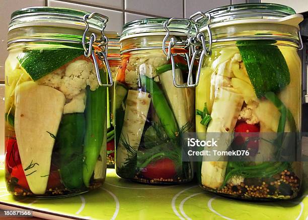 Eingemachtes Gemüse - Fotografias de stock e mais imagens de Alho - Alho, Alimentação Saudável, Anilha