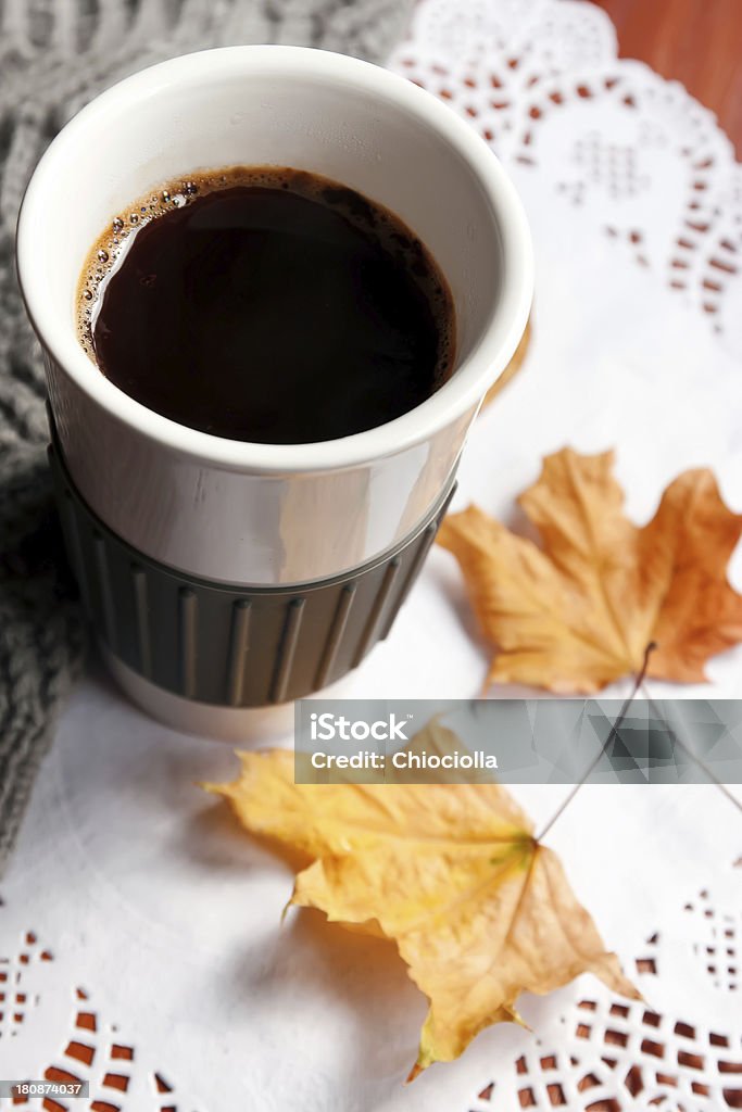 Jesienią kawy rano - Zbiór zdjęć royalty-free (Bez ludzi)