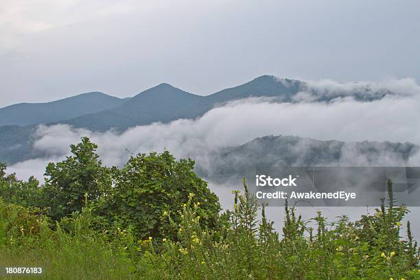 Misteriosas Las Montañas Foto de stock y más banco de imágenes de Aire libre - Aire libre, Ambiente, Appalachia