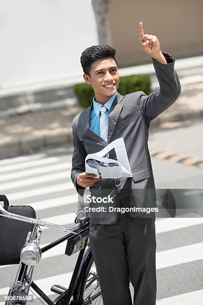 Photo libre de droit de Jetez Un Coup Dœil banque d'images et plus d'images libres de droit de Adulte - Adulte, Affaires, Asiatique de l'Est et du Sud-Est