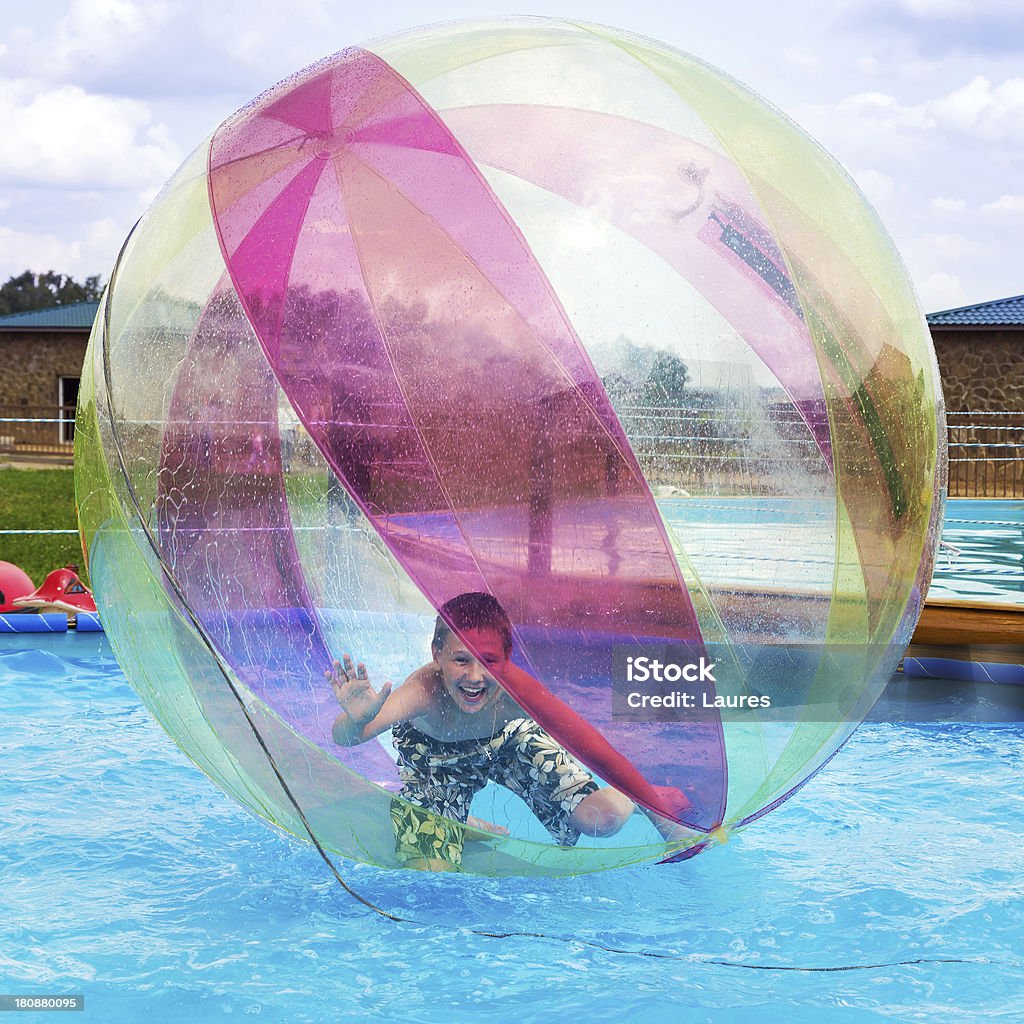 Le site Zorbing. Divertissements sur l'eau - Photo de Zorbing libre de droits