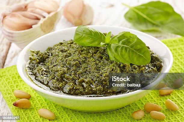 Pesto Foto de stock y más banco de imágenes de Aceite para cocinar - Aceite para cocinar, Ajo, Albahaca