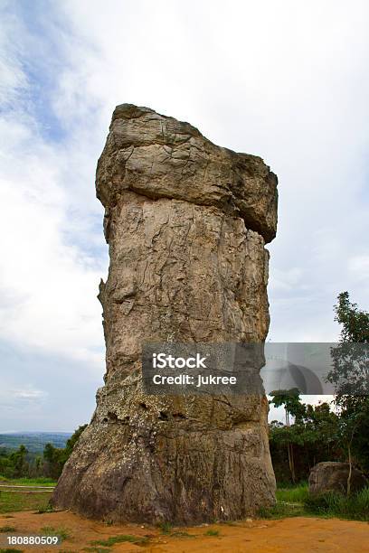 Photo libre de droit de Mor Hin Khao Pierre Henge De Thaïlande Chaiyaphum banque d'images et plus d'images libres de droit de Archéologie