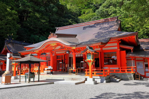 2023: grande santuário kumano-nachi taisha em nachisan, nachikatsuura, - higashimuro - fotografias e filmes do acervo