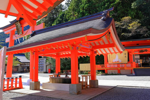 2023: grande santuário kumano-nachi taisha em nachisan, nachikatsuura, - higashimuro - fotografias e filmes do acervo