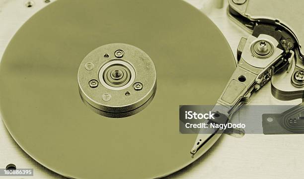 Foto de Aberto Disco Rígido De Computador Em Fundo Branco e mais fotos de stock de Aberto - Aberto, Agenda Eletrônica, Backup