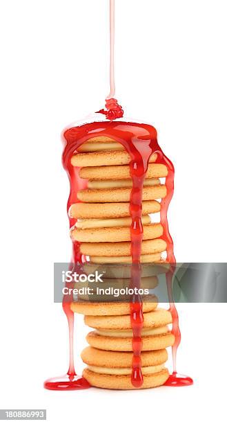 Flusso Rosso E Gioco Syrop Biscotto Sandwich - Fotografie stock e altre immagini di Biscotto di pasta frolla - Biscotto di pasta frolla, Biscotto secco, Cibo