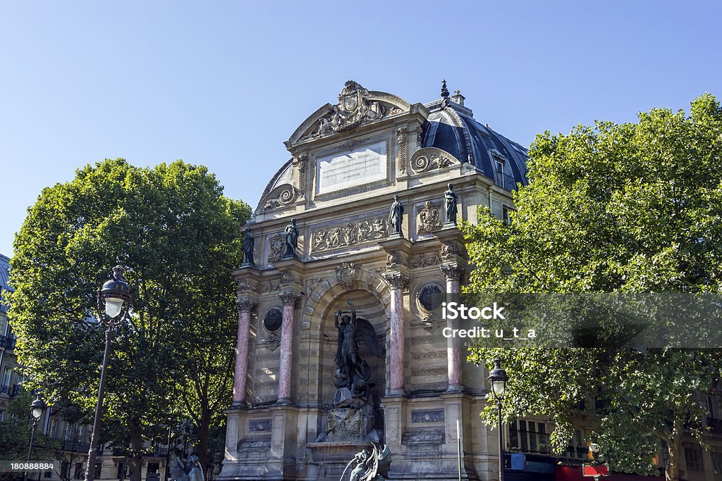 Fontana di Saint Michael, Parigi, Francia - Foto stock royalty-free di Albero