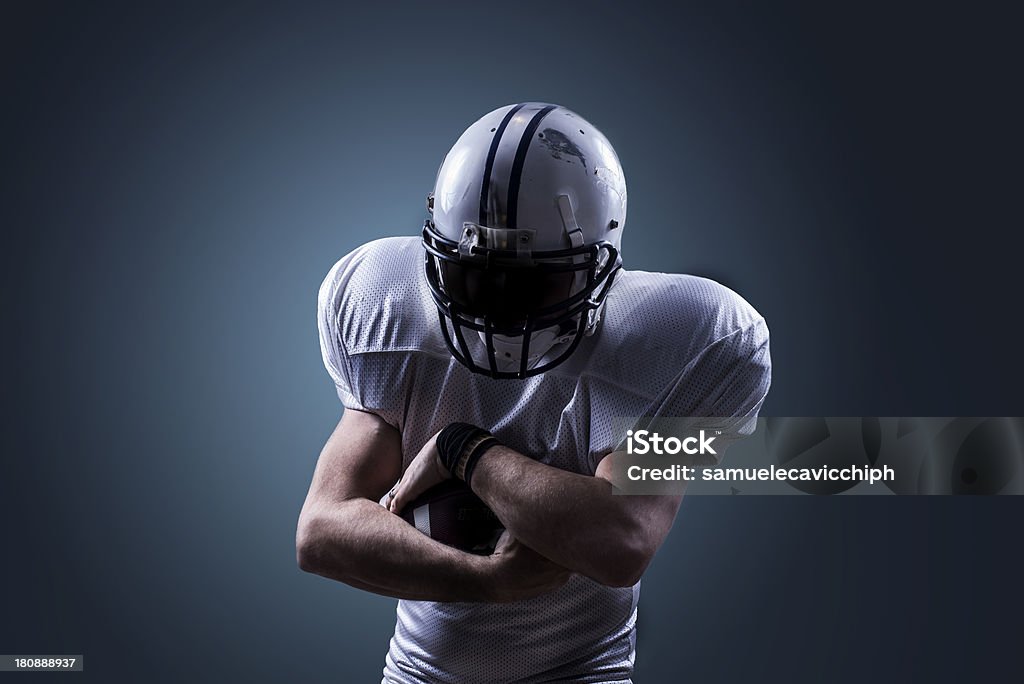 Running Back prendere palla in azione - Foto stock royalty-free di Confusione mentale