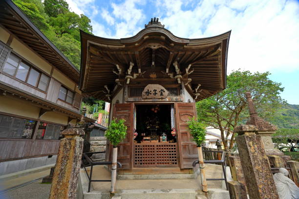 nachisan seiganto-ji temple (seigantojihondo) at nachisan, - higashimuro 뉴스 사진 이미지