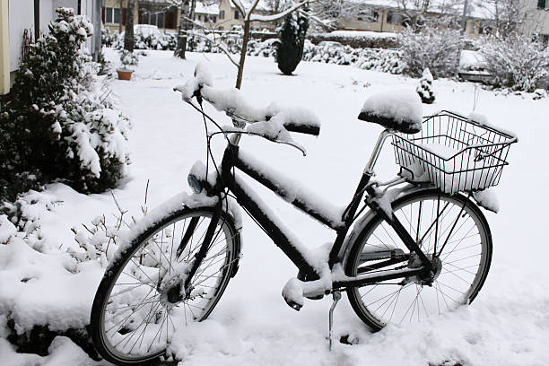 istock Bike under snow 180891078