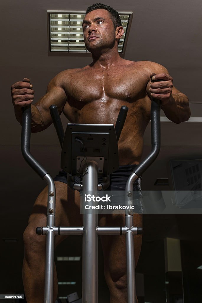 male singer auf dem Crosstrainer - Lizenzfrei Aktiver Lebensstil Stock-Foto