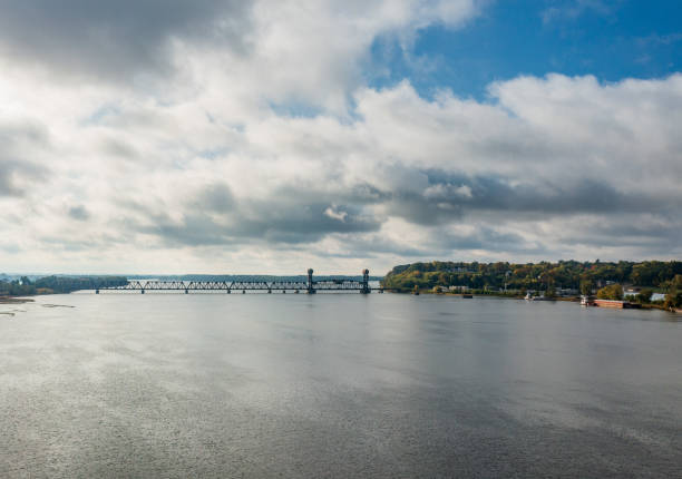 Burlington rail bridge with vertical lift section between Iowa and Illinois