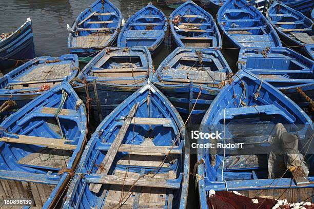 Barcos Foto de stock y más banco de imágenes de Aire libre - Aire libre, Amarrado, Ancla - Parte del barco