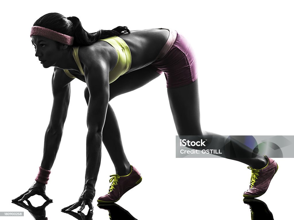 실루엣 여성 runner 굴절률은 스타팅블록 - 로열티 프리 달리기 스톡 사진