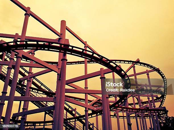 Foto de Roller Russa e mais fotos de stock de Atração de Parque de Diversão - Atração de Parque de Diversão, Dispositivo de informação portátil, Montanha-Russa