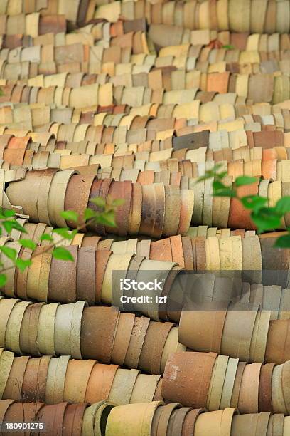 Foto de Vasos De Flor E Buganvílias e mais fotos de stock de Amontoamento - Amontoamento, Antigo, Barro