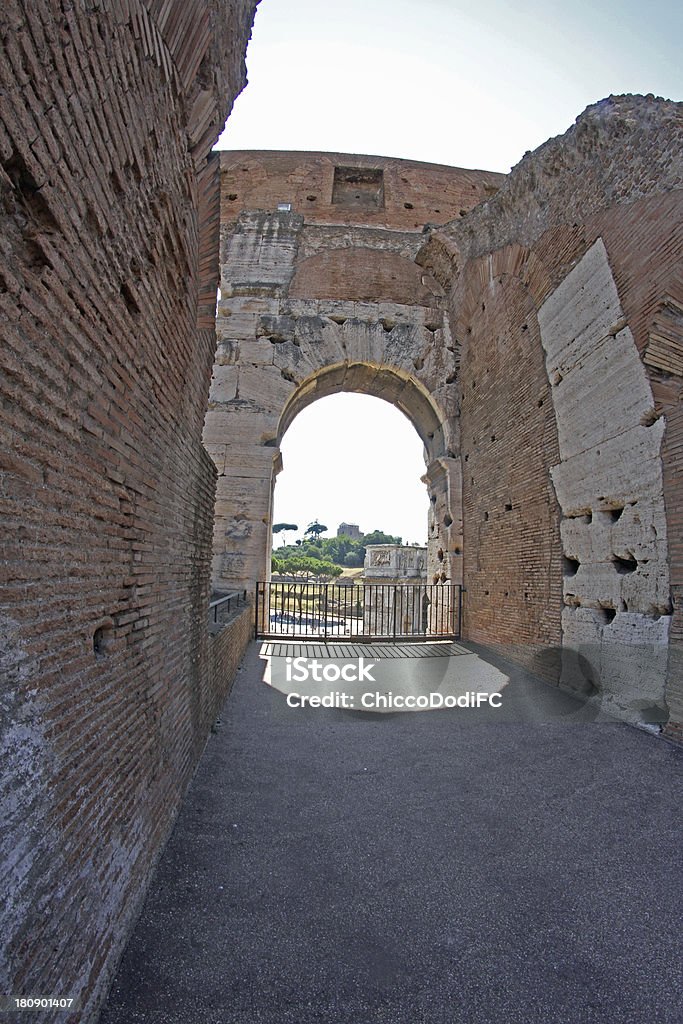 À l'intérieur du Colisée de Rome - Photo de Amphithéâtre libre de droits