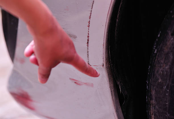 istock hand point at the damaged car 180903982