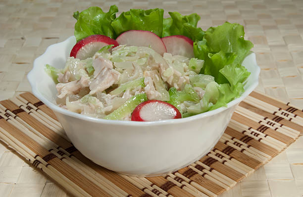 Salade de poulet, et un green Radis - Photo