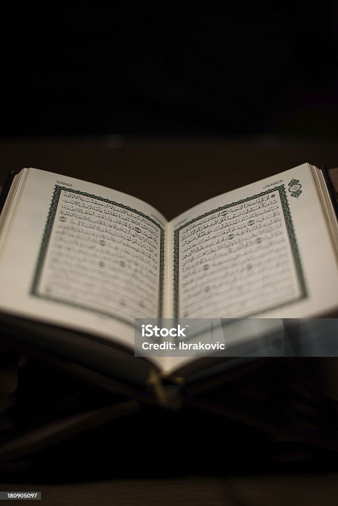 Páginas de la Sagrada Corán el testimonio - Foto de stock de Abierto libre de derechos