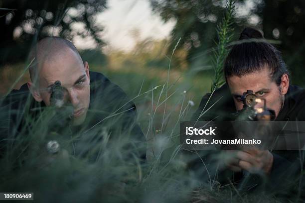 Foto de Amigos Em Combater e mais fotos de stock de Adulto - Adulto, Agressão, Alvo militar