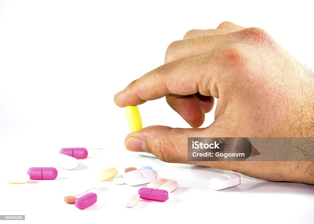 Człowiek biorąc dziennie, tabletki, leki, suplementy - Zbiór zdjęć royalty-free (Antybiotyk)