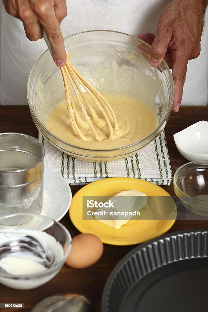 Rendendo Panna acida Torta al limone - Foto stock royalty-free di Limone