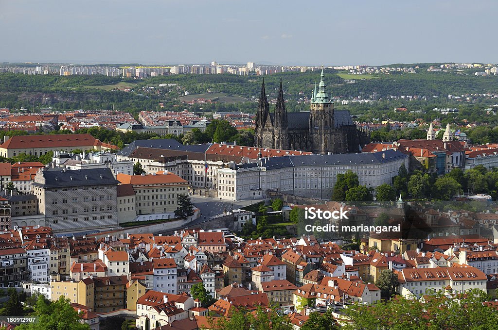 Вид на Пражский городской Башня в Петршином - Стоковые фото Архитектура роялти-фри