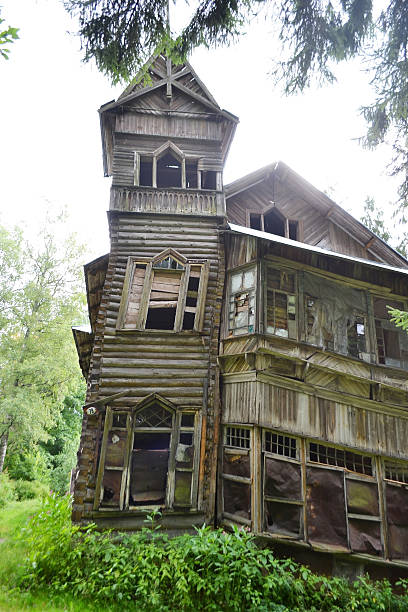 istock Old wooden house 180913359