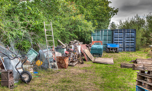 istock rubbish in garden 180913726