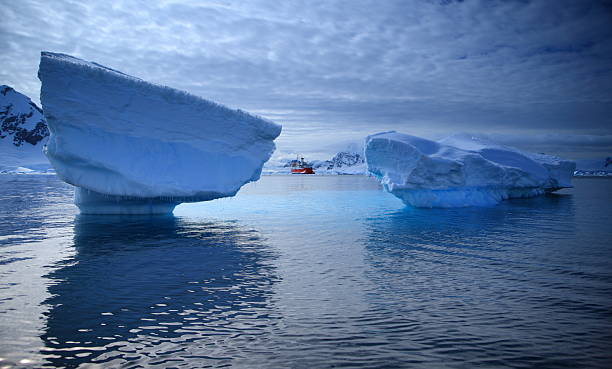 istock ship among the icebergs 180915658