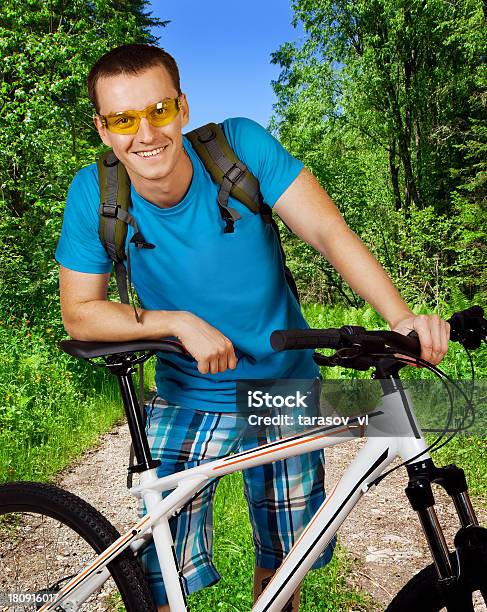 Ciclista - Fotografias de stock e mais imagens de Andar de Bicicleta de Montanha - Andar de Bicicleta de Montanha, Ao Ar Livre, Bicicleta