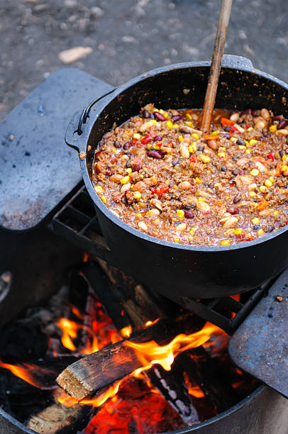 campfire chili - chili fire stockfoto's en -beelden