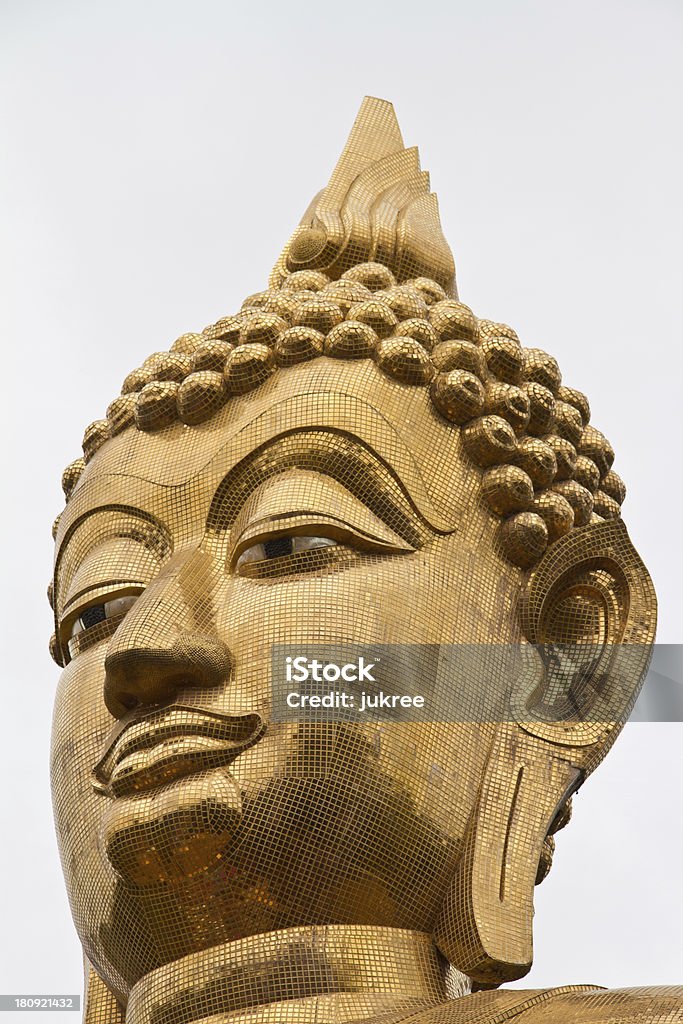 Estatua Dorada de buda - Foto de stock de Amarillo - Color libre de derechos