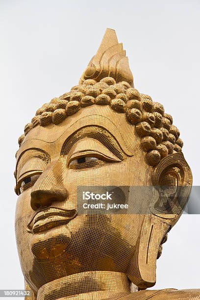Estátua De Buda De Ouro - Fotografias de stock e mais imagens de Amarelo - Amarelo, Azul, Buda