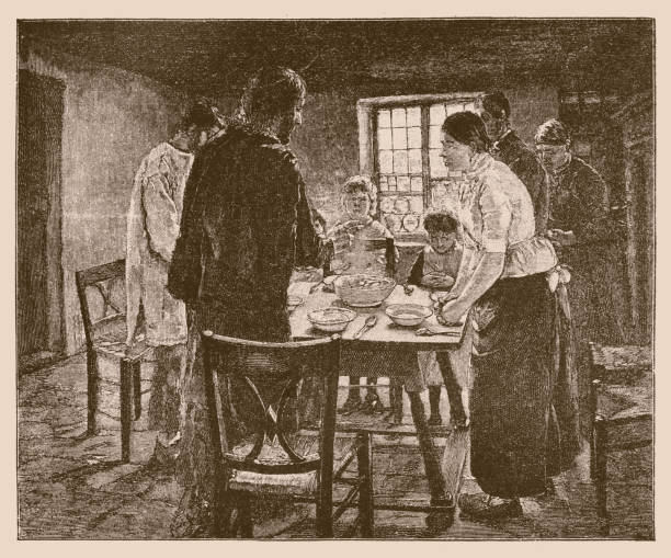 Family praying for dinner