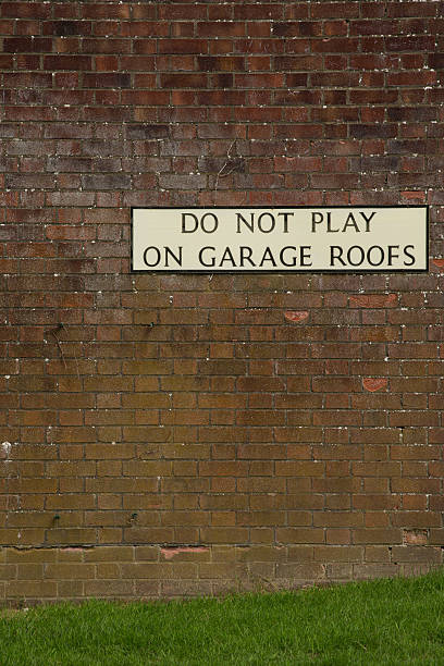 istock Neighbourhood safety sign 180926025