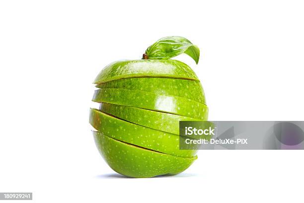 Zielone Jabłko Kromki - zdjęcia stockowe i więcej obrazów Bez ludzi - Bez ludzi, Białe tło, Fotografika