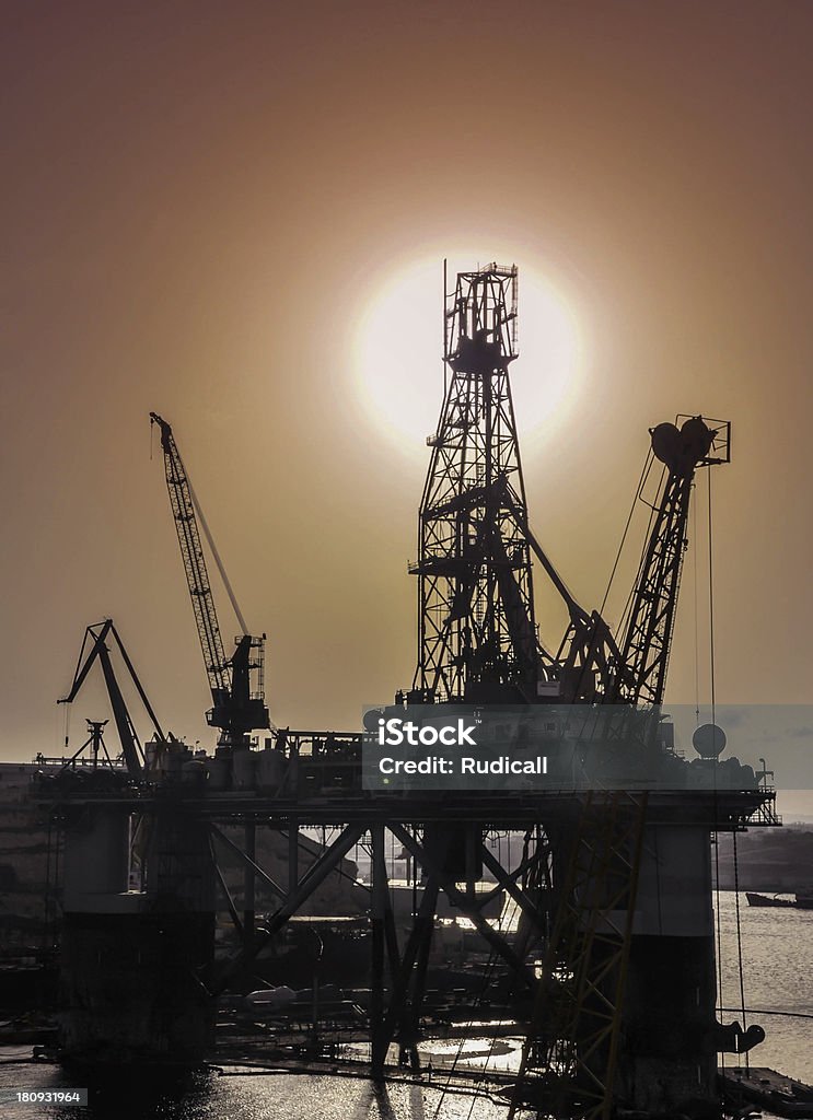 Plataforma petrolífera en el yards - Foto de stock de Reparar libre de derechos