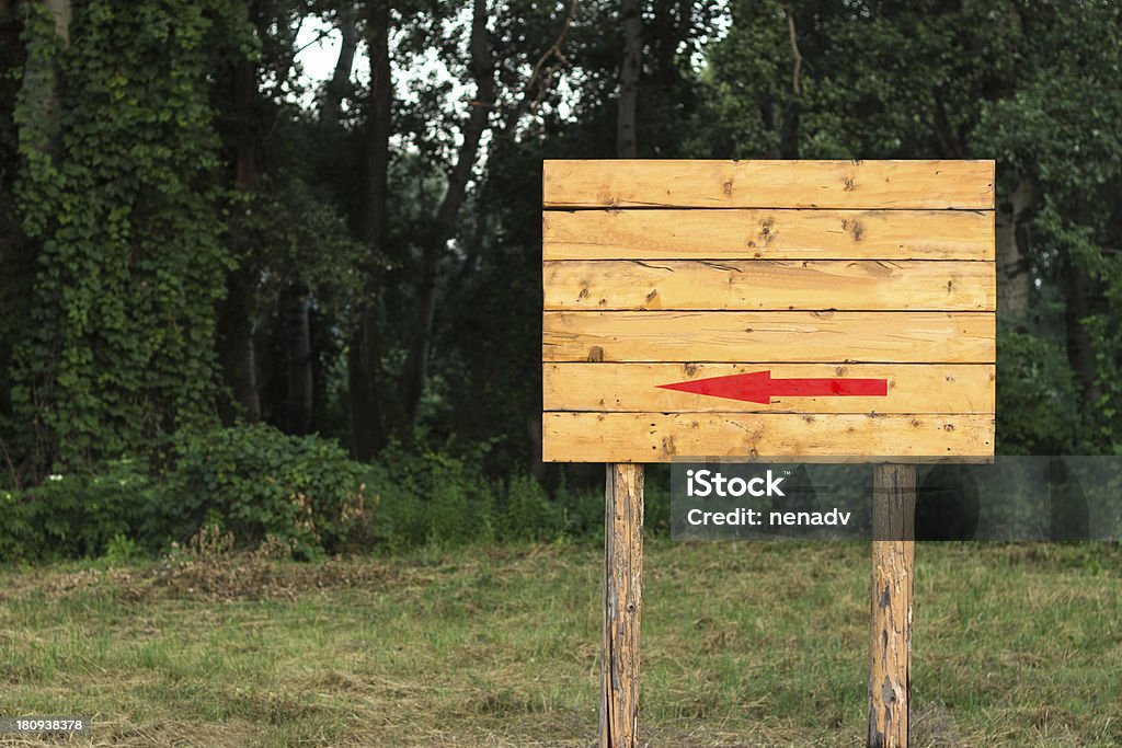 Sinal em branco de madeira - Foto de stock de Bosque - Floresta royalty-free