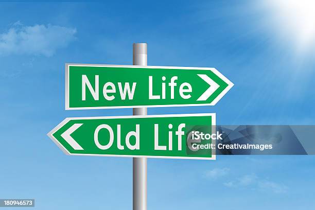 Señal De Nuevo Y Viejo Vida Foto de stock y más banco de imágenes de Vida nueva - Vida nueva, El pasado, Estilos de vida