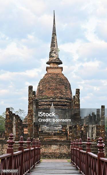 Parque Histórico De Sukhothai Tailândia - Fotografias de stock e mais imagens de Arcaico - Arcaico, Arquitetura, Arruinado