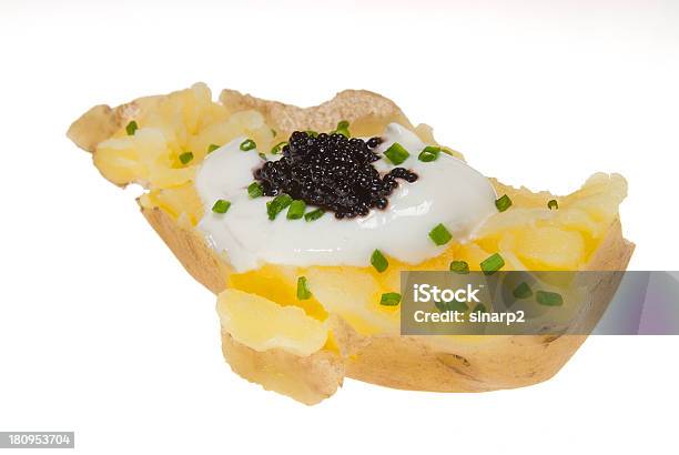 Boiled Potato Cake Mit Creme Fraiche Chive Blossom Und Animal Behavior Stockfoto und mehr Bilder von Creme Fraiche